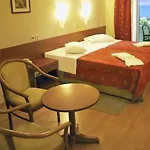 Otel Kiani Akti 2*