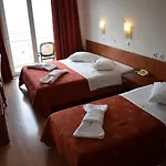 Otel Kiani Akti 2*