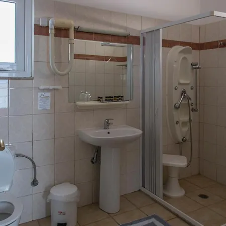 Отель Kiani Akti 2*