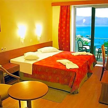 Kiani Akti Hotel 2*