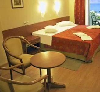 Ξενοδοχείο Kiani Akti 2*